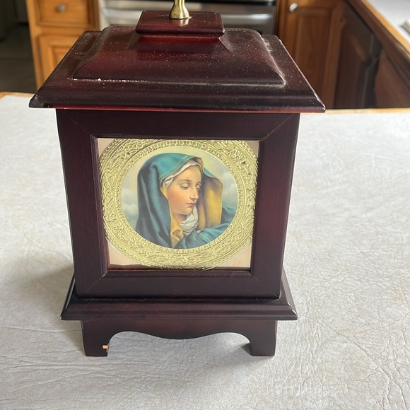 Elegant Brown Table Clock - Picture 2 of 8